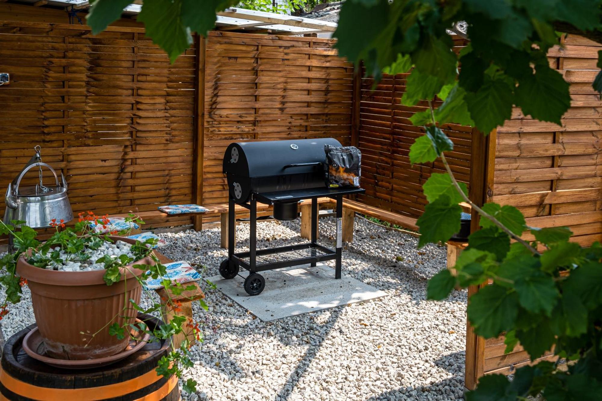 Szuerke Vendeghaz Balatonkenesen Apartment Bagian luar foto